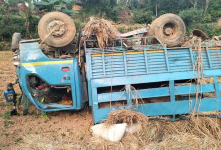 सल्यानमा मिनीट्रक दुर्घटना हुँदा ३ जनाको मृत्यु , ९ जना घाइते