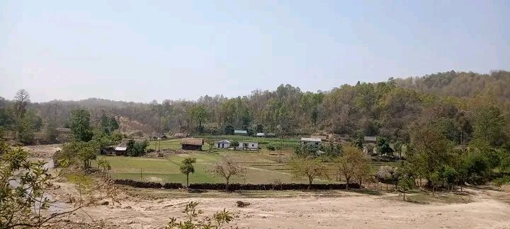 मतदान केन्द्र पुग्न १० घण्टा