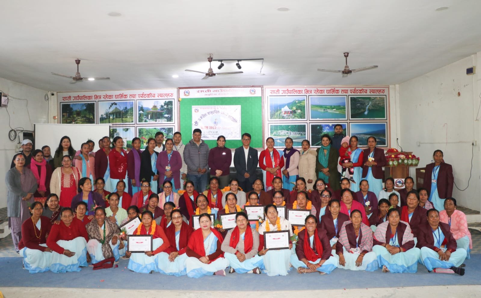 राप्तीमा २२ औँ महिला सामुदायिक स्वास्थ्य स्वयंसेविका दिवस : सबैकाे निःशुल्क स्वास्थ्य बीमा गरिने