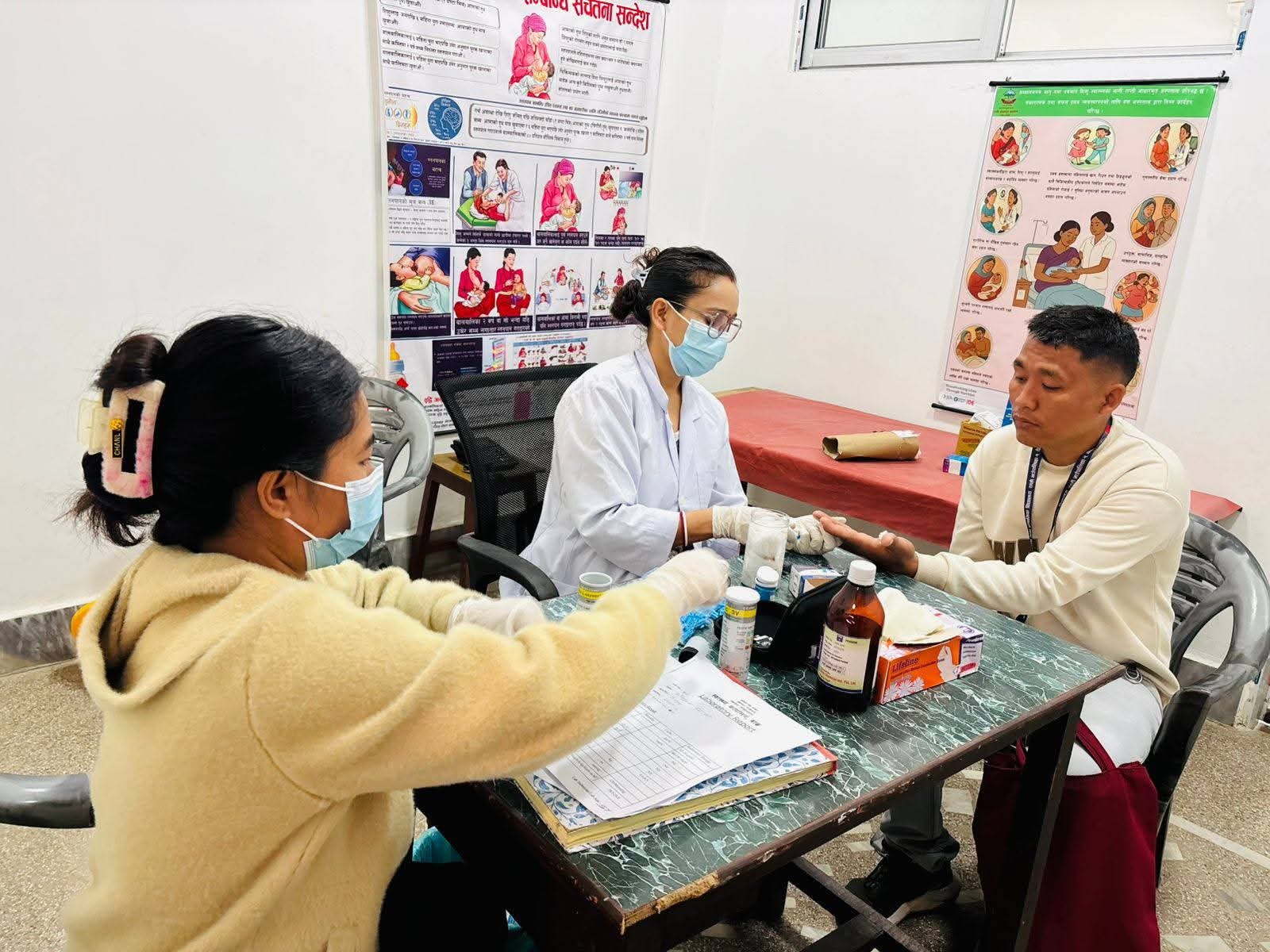 राप्तीमा नसर्ने रोग स्क्रिनिङ : तेस्रो दिन दुई सय ३२ जनाको स्वास्थ्य जाँच