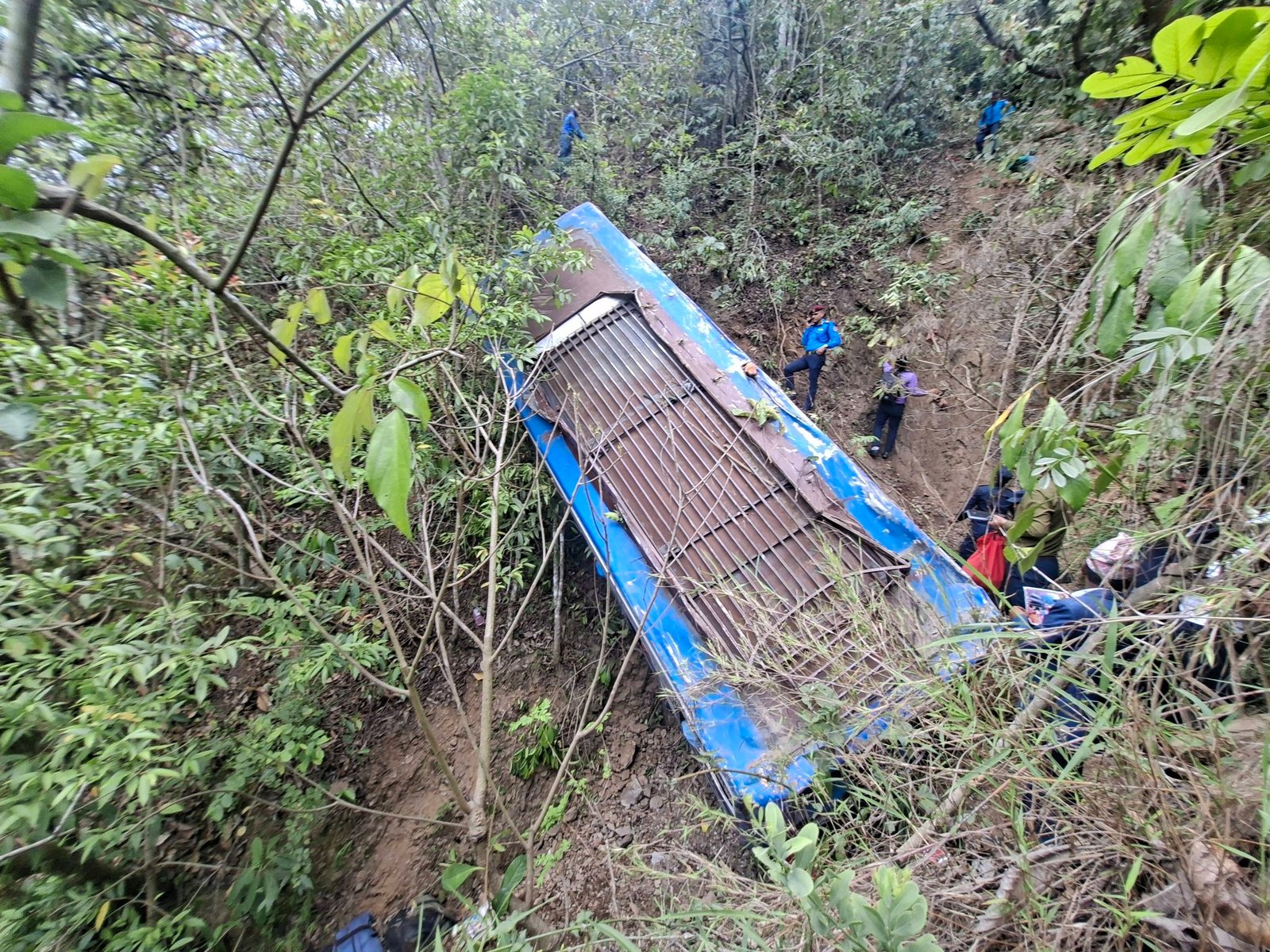 अर्घाखाँचीमा तीर्थयात्री बोकेको बस दुर्घटना, तीनको मृत्यु, दर्जनौँ घाइते