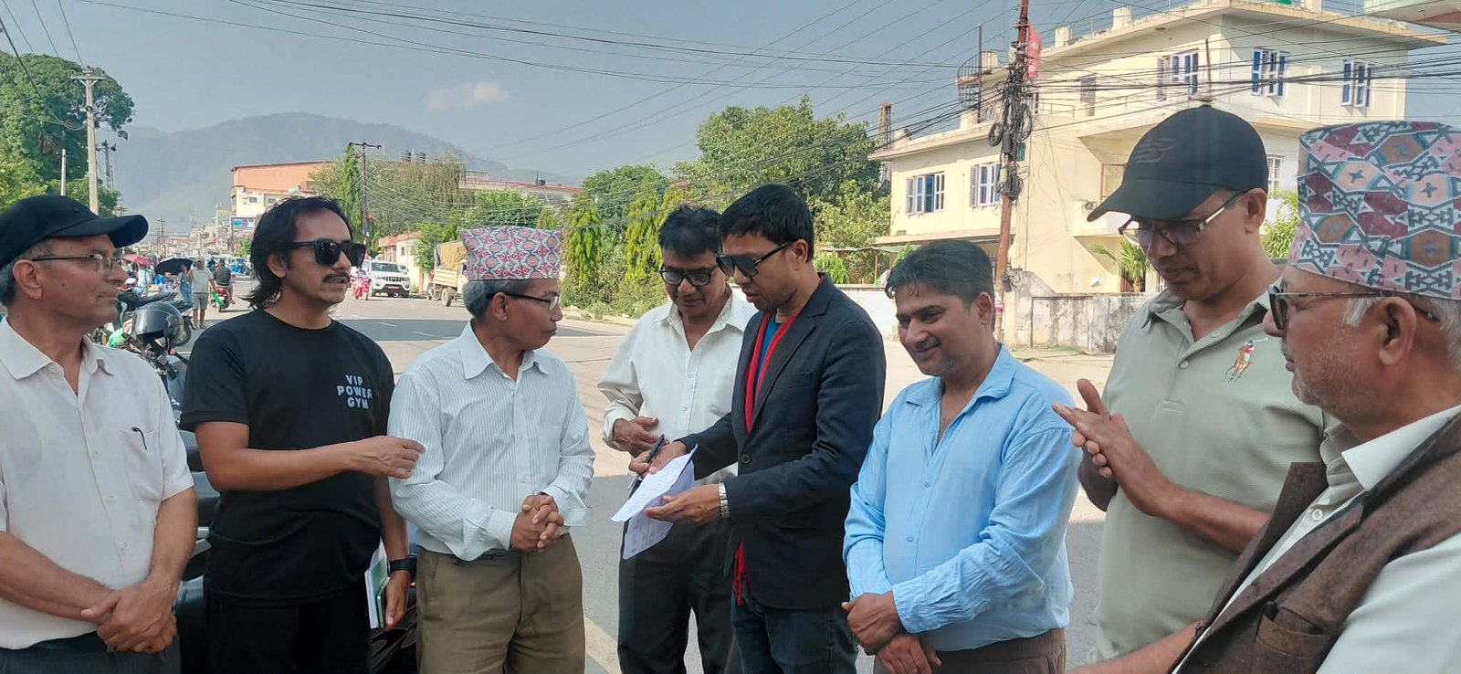 सुकुम्बासी बस्तीमा डोजर चलाएको विरोधमा सडकमै कविता वाचन
