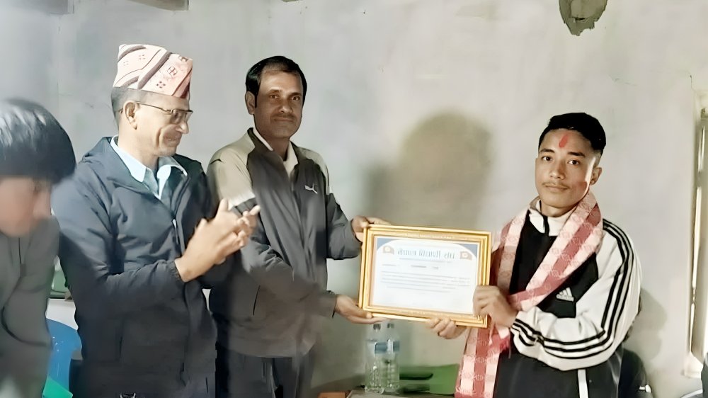 नेविसंघ बंगलाचुलीद्वारा एसइई उत्तीर्ण विद्यार्थी सम्मानित