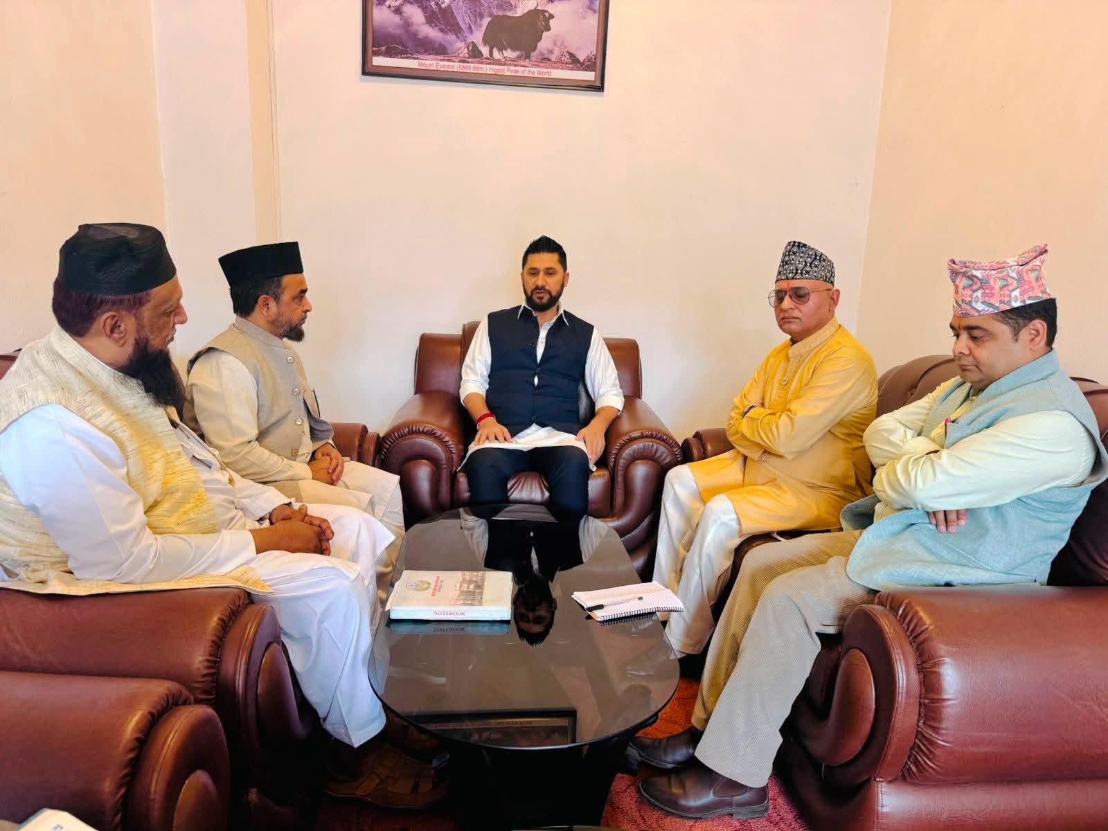 रास्वपाका सभापति लामिछानेले गरे धार्मिक अगुवासँग छलफल