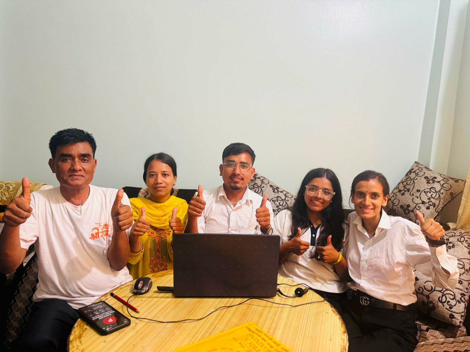 समाजशास्त्रका विद्यार्थीद्वारा अनुसन्धान प्रतिवेदन क्याम्पसलाई हस्तान्तरण