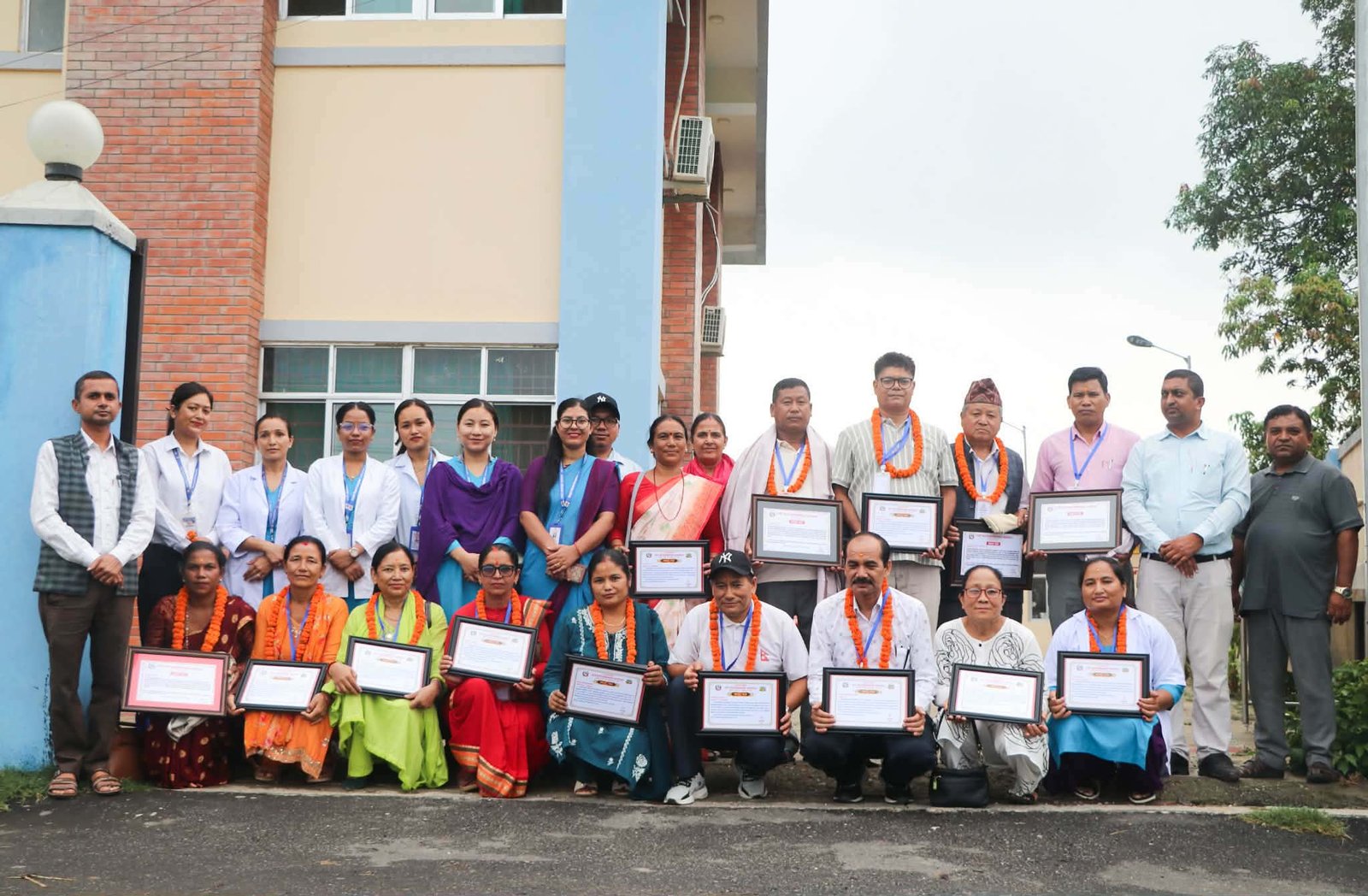 जग्गादाता र आर्थिक सहयोगदातालाई राप्ती आधारभूत अस्पतालद्वारा सम्मान