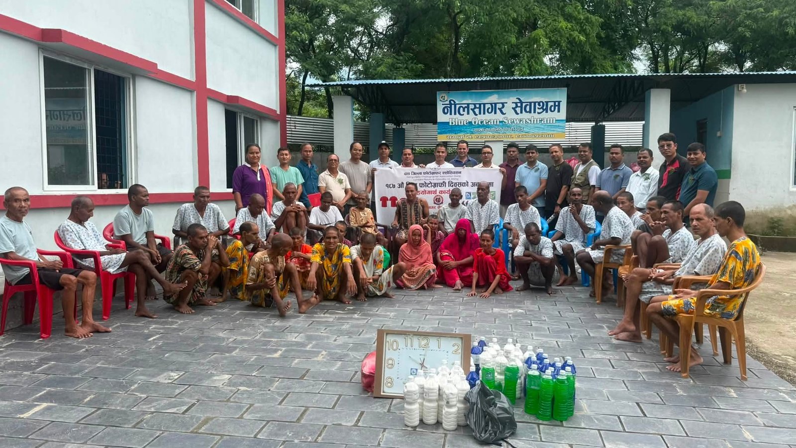 फोटोग्राफी दिवसमा दाङ फोटोग्राफर एसोसिएसनद्वारा नीलसागर आश्रममा सहयोग