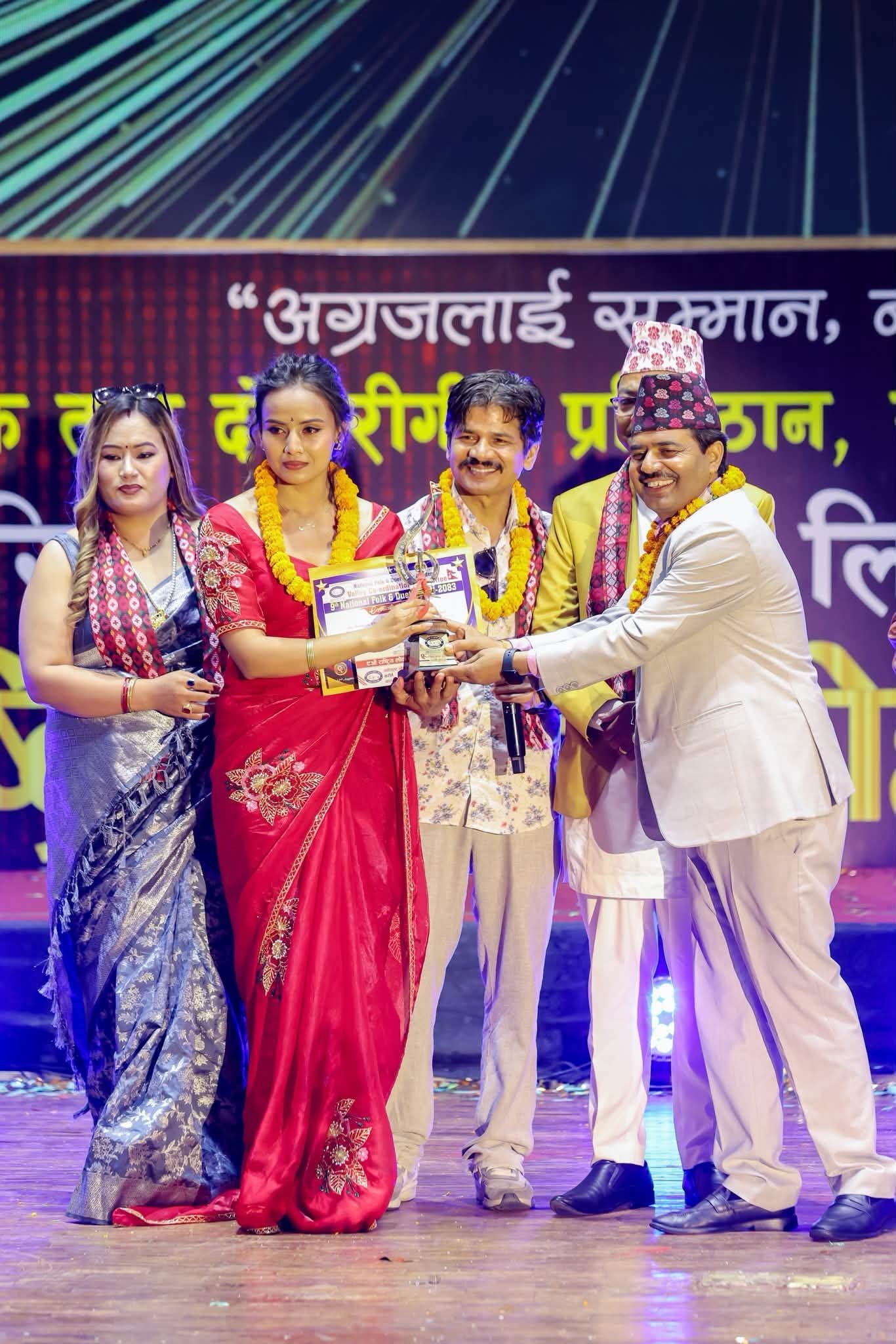 ‘करिमै’को सफलतासँगै नारायणी खत्रीलाई राष्ट्रिय लोकदोहोरी अवार्ड