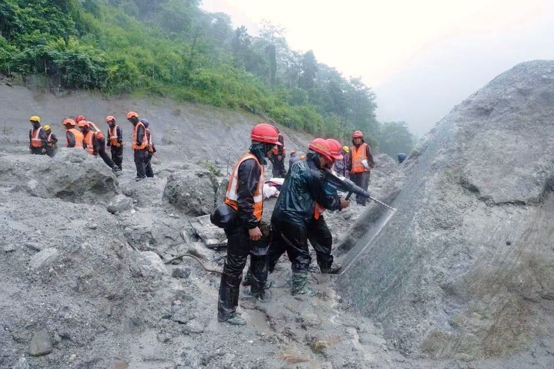 विपद्ले साझा नियतिको साक्षी दिन्छ, उद्धार कार्यले जीवनको सर्वोच्चता प्रमाणित गर्छ
