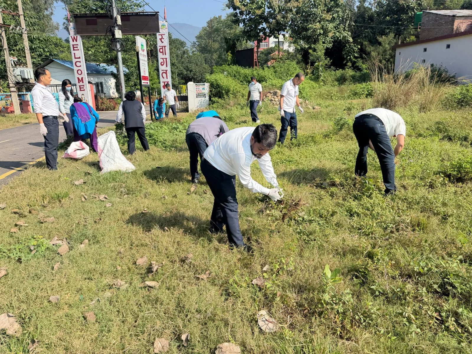 राप्तीका कर्मचारीद्वारा कार्यालय परिसरमा सरसफाइ